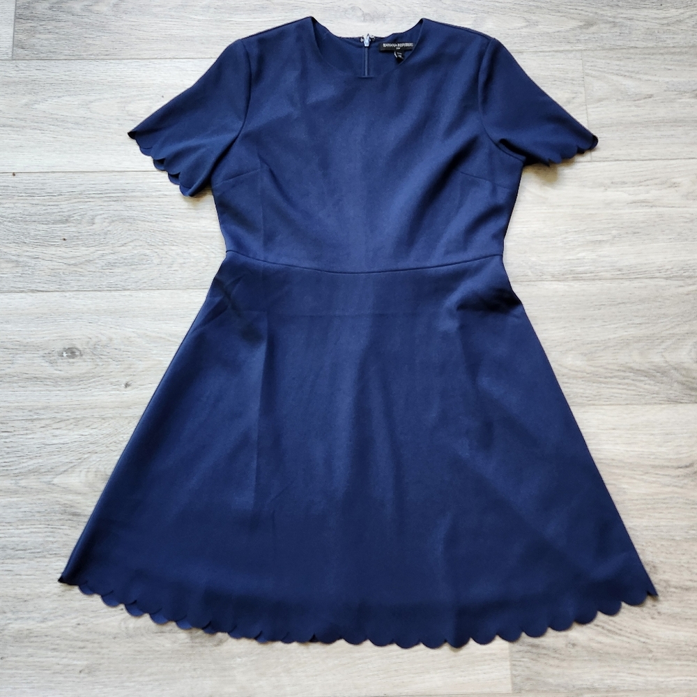Banana Republic Navy Blue Scalloped Dress Womens 8p Short Sleeves Wedding Event